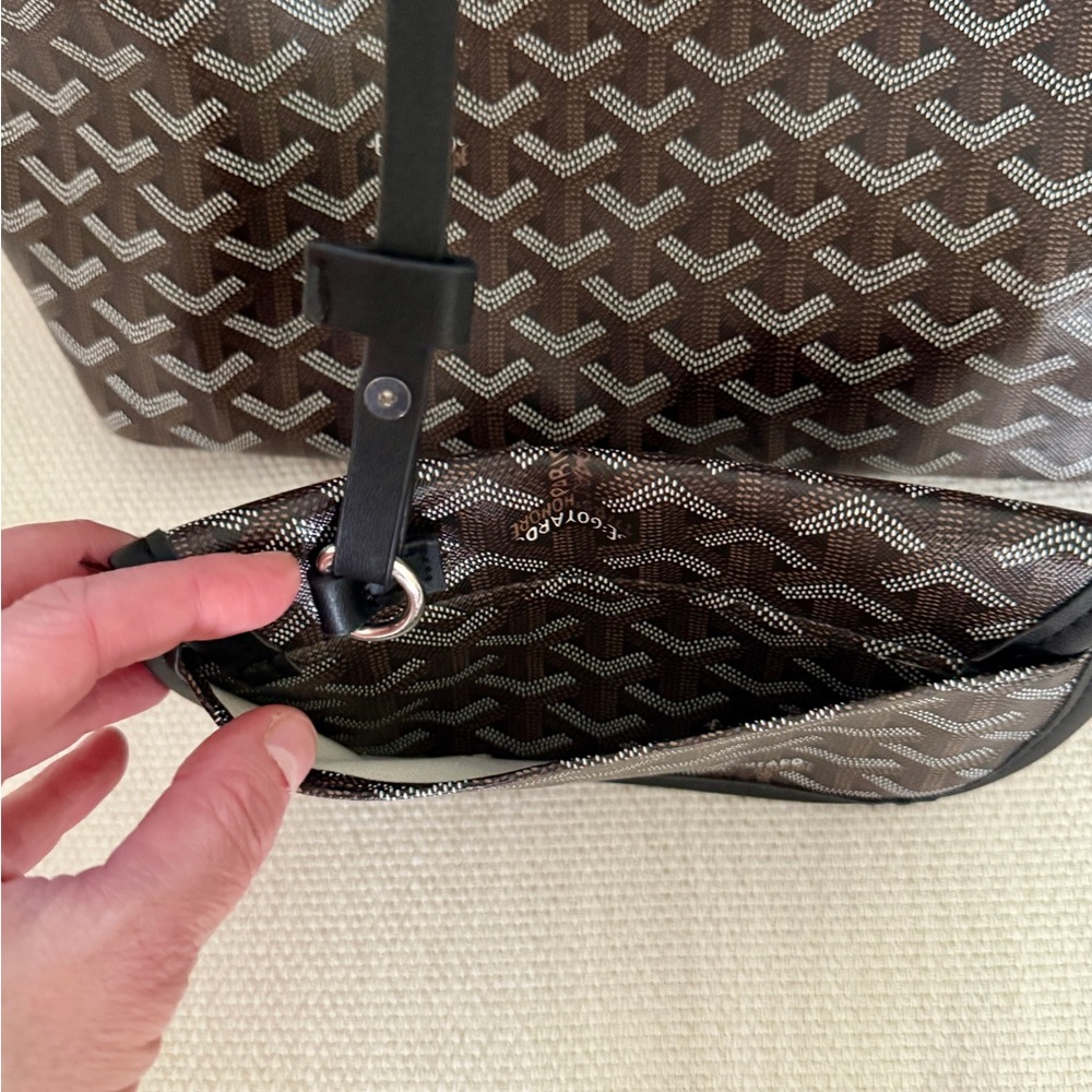 Designer inspired Black Tote with Pouch - Picture 15 of 16